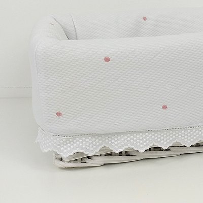 Cesta mimbre para cremas con puntilla