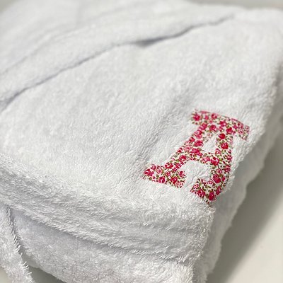 Albornoz personalizado con detalle o inicial