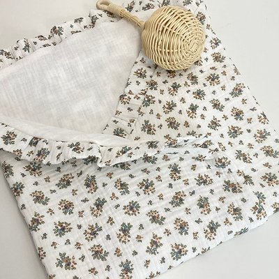 Arrullo de muselina con volante