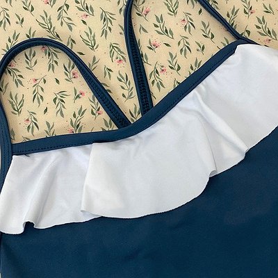 Bañador niña verde con volante