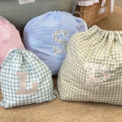 Bolsa multiusos con inicial o detalle aplicado