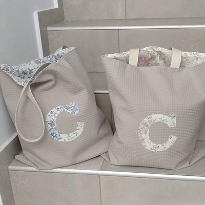 Bolsa shopping reversible con inicial