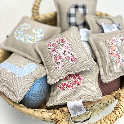 Llavero acolchado con inicial