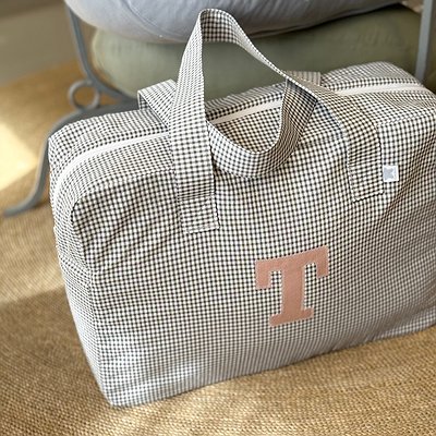 Maleta de tela personalizada modelo Mireia con inicial o detalle