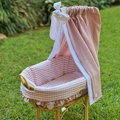 Moisés de caña de bambú para muñecas con vuelta personalizado