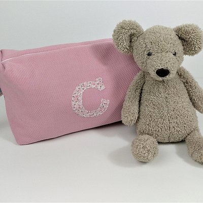 Neceser Mauro con inicial