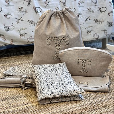 Neceser media luna con cremallera