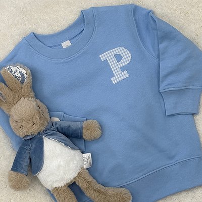 Sudadera niño con inicial en tela