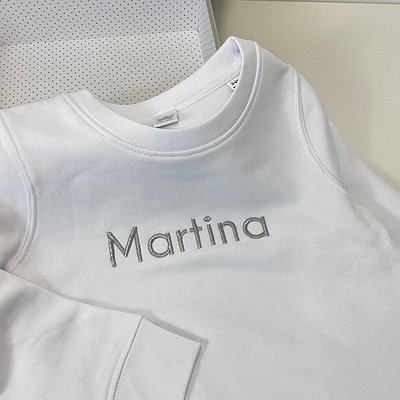 Sudadera bebé con nombre bordado