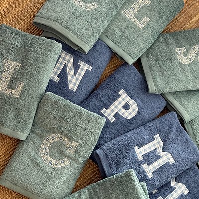 Toalla con inicial o detalle