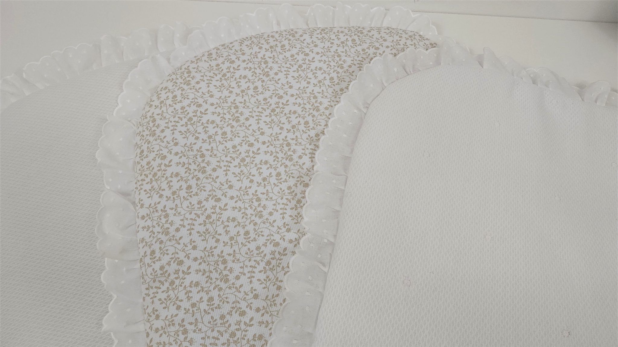 Bajera para cuco acolchada con puntilla - Diseño exclusivo Cotó Blanc